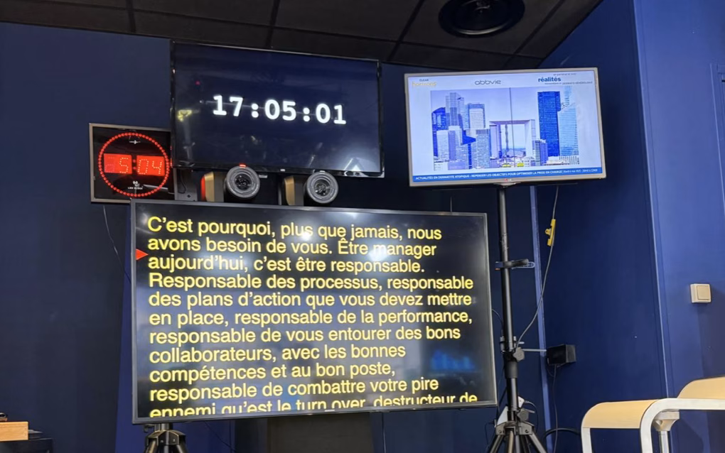 Opérateur-prompteur en studio