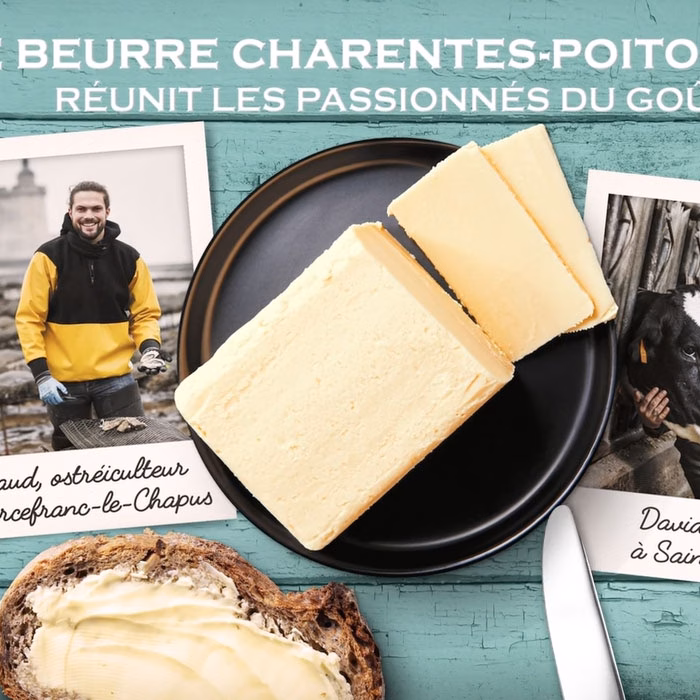 Motte de beurre tranchée sur une assiette noire, billboard Beurre AOP Charentes-Poitou par Sonacom