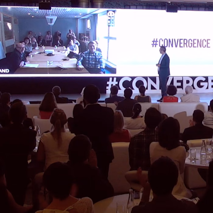 Salle de conférence face à un écran #CONVERGENCE, captation Biocodex réalisée par Sonacom