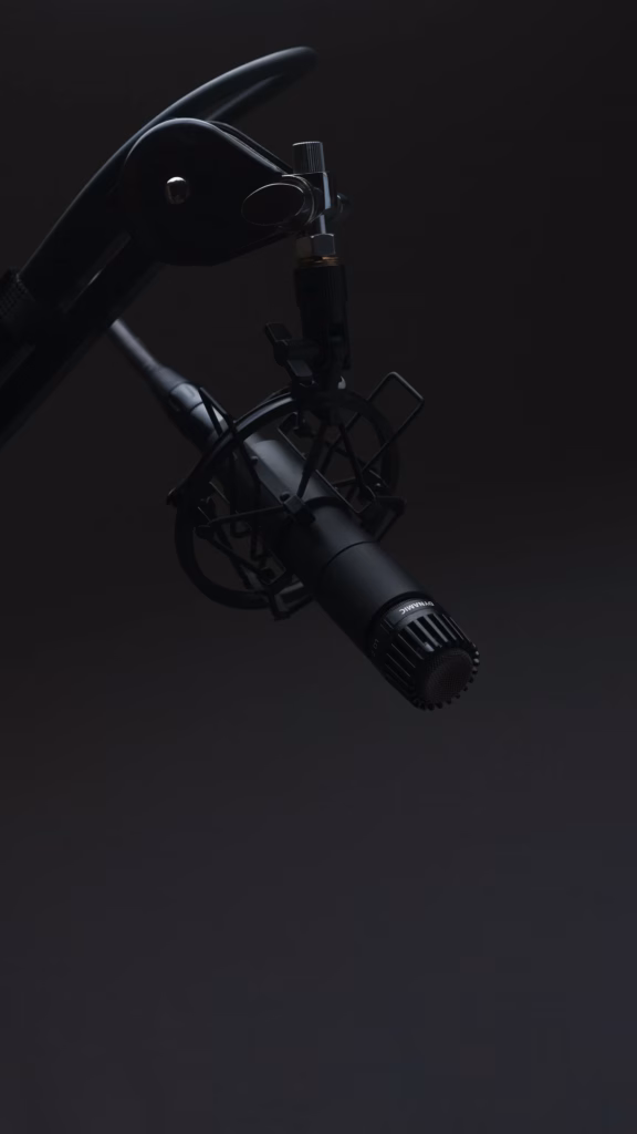 Photo d'un microphone sur fond noir