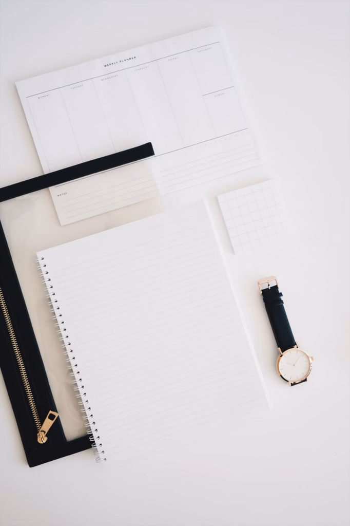Photo d'un cahier de notes sur une table