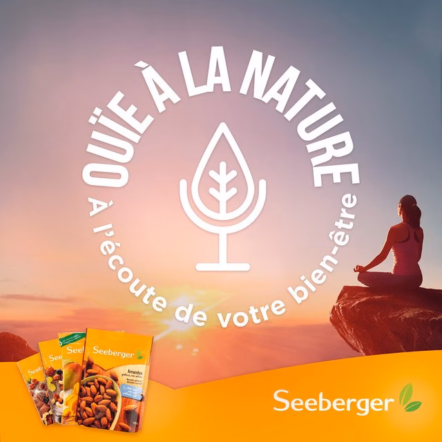 Affiche illustrative du podcast Seeberger, montrant une femme en train de faire du yoga sur une montagne lors du lever du soleil