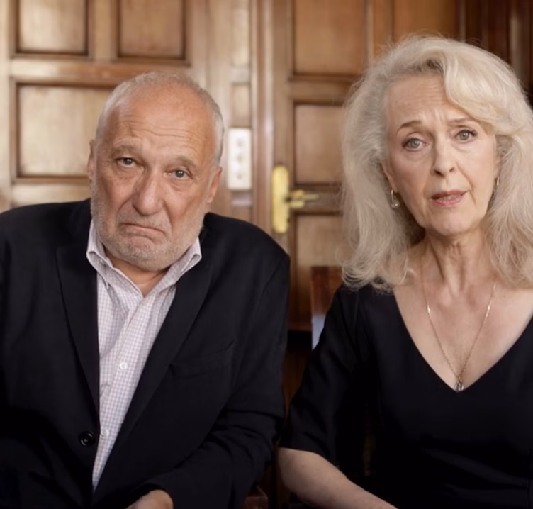 Un homme et une femme âgés assis côte à côte, bande-annonce web et TV réalisée par Sonacom
