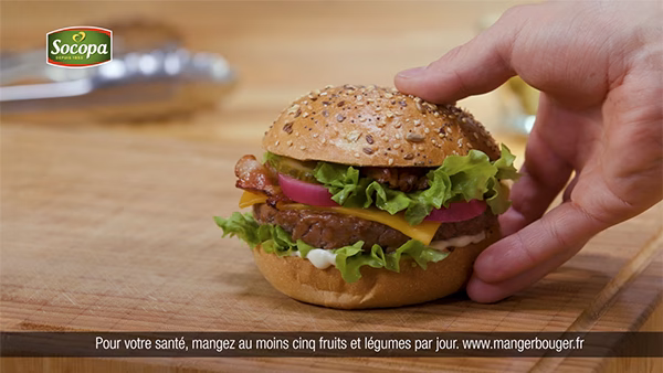 Main saisissant un burger Socopa, film publicitaire web réalisé par Sonacom