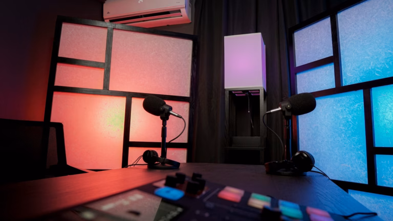 Photo d'un mur éclairé dans un studio d'enregistrement