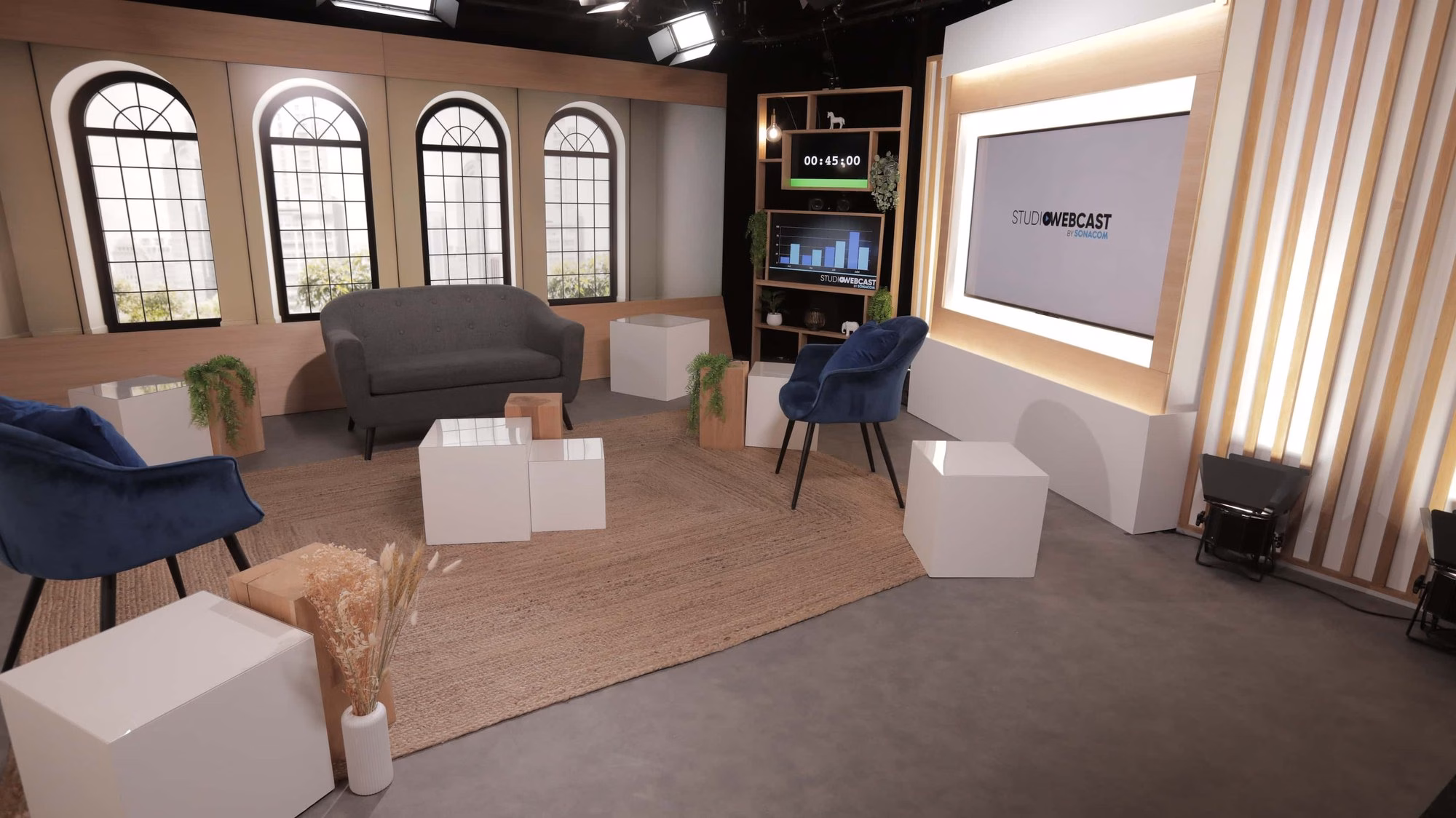 Plateau TV talk-show avec décor haussmannien affiché sur le mur LED