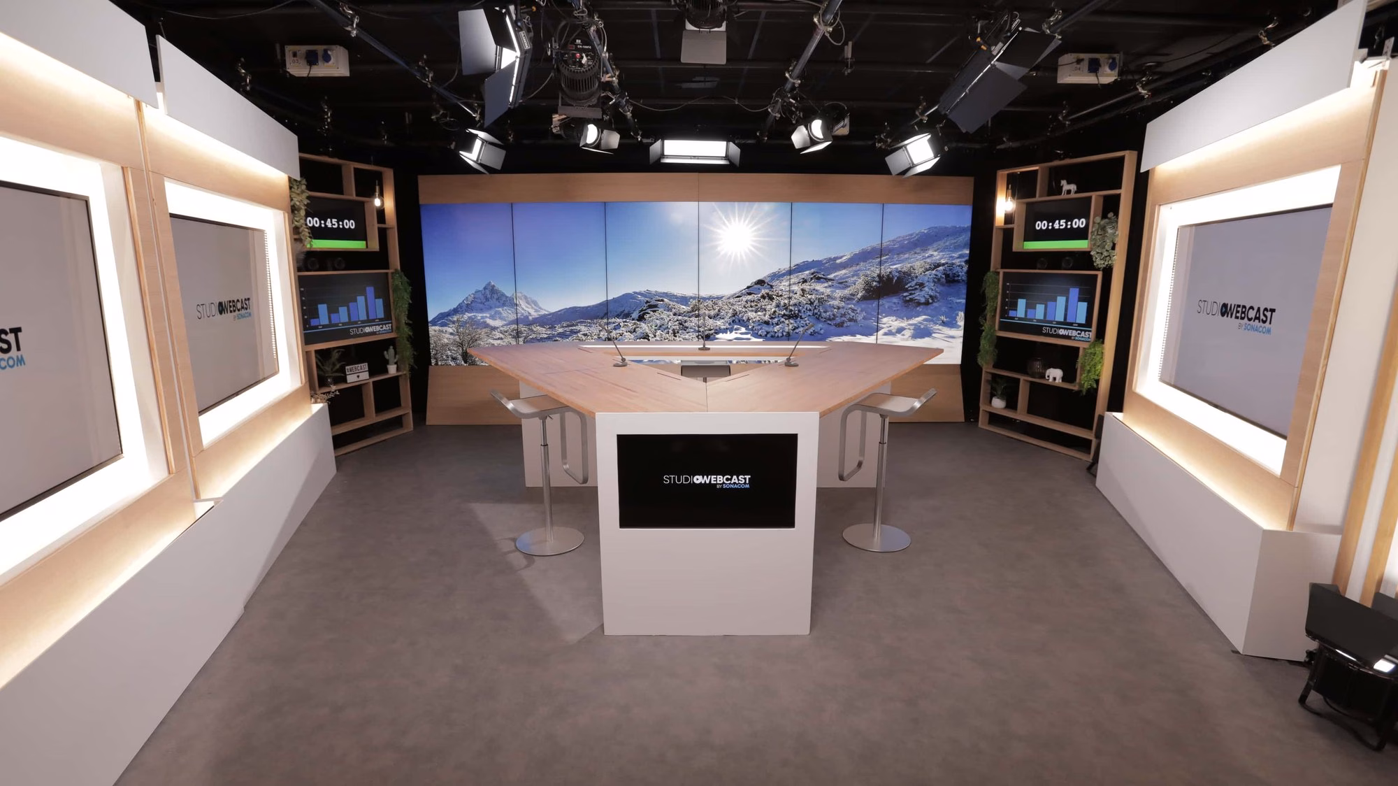 Plateau TV avec décor de montagne affiché sur le mur LED