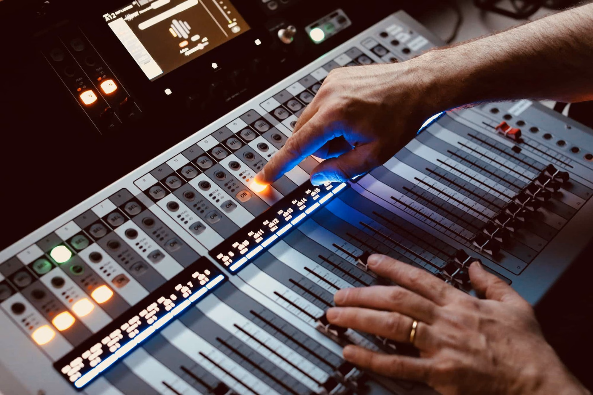 Traitement acoustique du plateau TV pour une qualité sonore broadcast