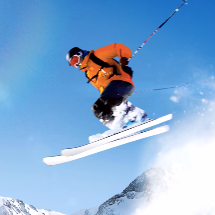 Skieur en plein saut au-dessus des sommets, billboard TV Sud de France réalisé par Sonacom